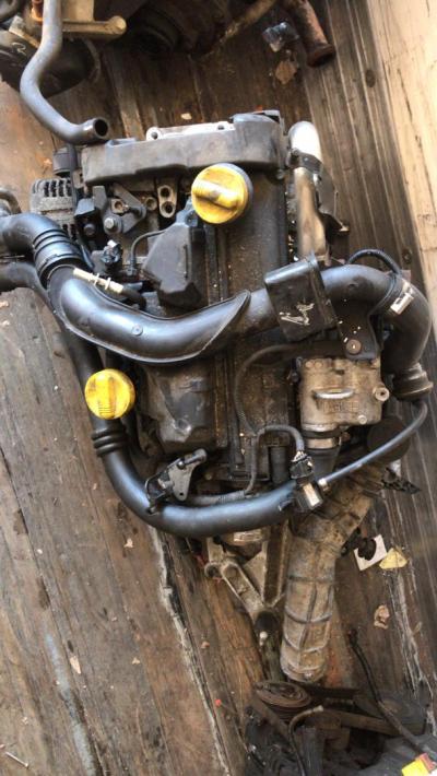MOTEUR RENAULT VENANT DE FRANCE 