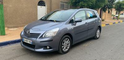 vend Toyota verso d4d 5places 