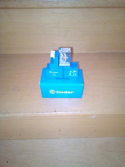 Relais 24 v DC bascule 4 contacts FINDER