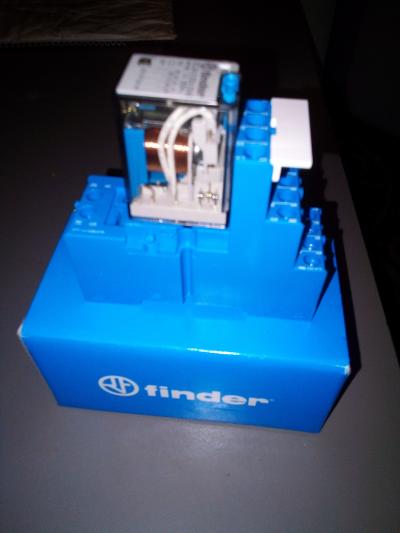 Relais 24 v dc bascule 3 contacts finder
