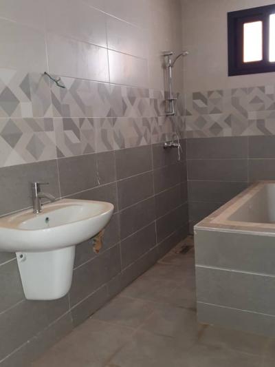 Une villa neuve  r+2 au mamelle 