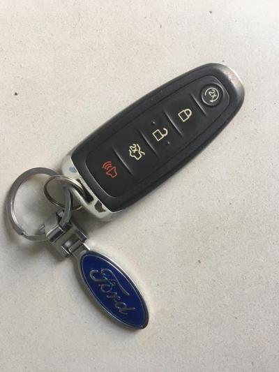 Wanter FORD ESCAPE TITANIUM