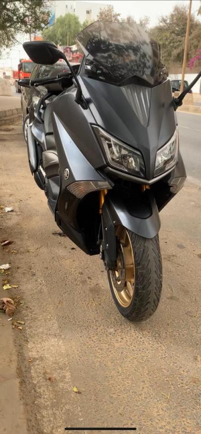 TMAX Iron Max an 2016 avec papier 