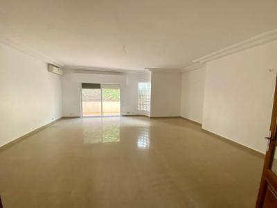 Appartement spacieux avec piscine