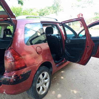 Wanter Peugeot Break 7places 