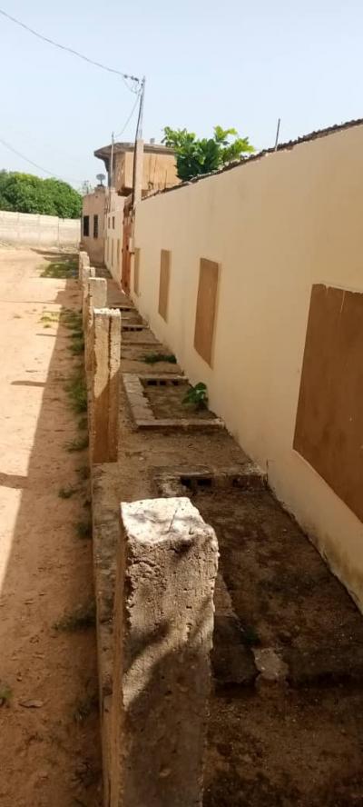 Maison 300m2 a Campement Nguekhokh