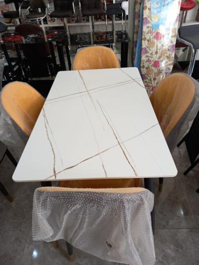 Table à manger f4