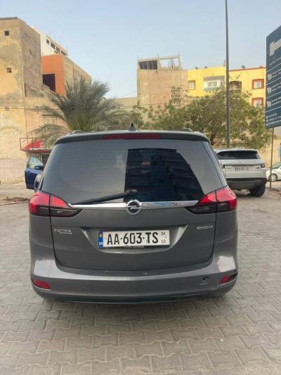 Opel Zafira 2016