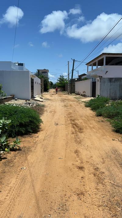 Terrains 300 mètres carrés à vendre à Somone s