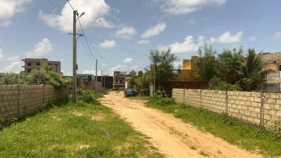 Terrain 300 mètres carrés à vendre à Saly Sén