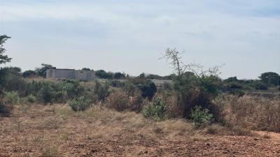 Terrain 700 mètres carrés à vendre à Nguérign