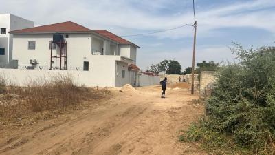 Terrain 300 mètres carrés à vendre à Saly Sén